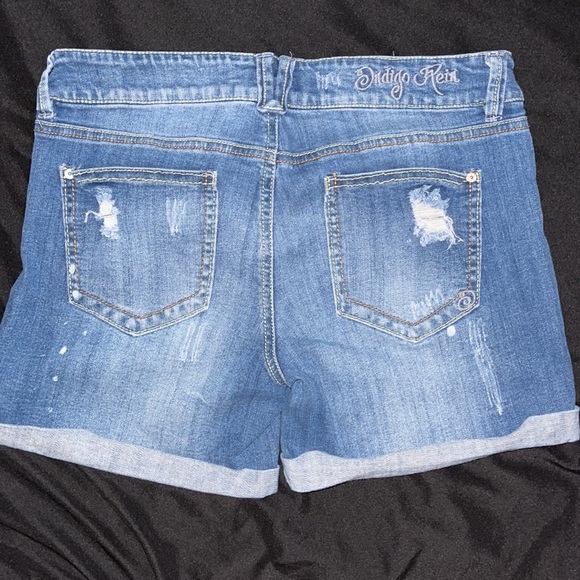 Very gently used Sz 11 Shorts, worn probably twice - Picture 3 of 4